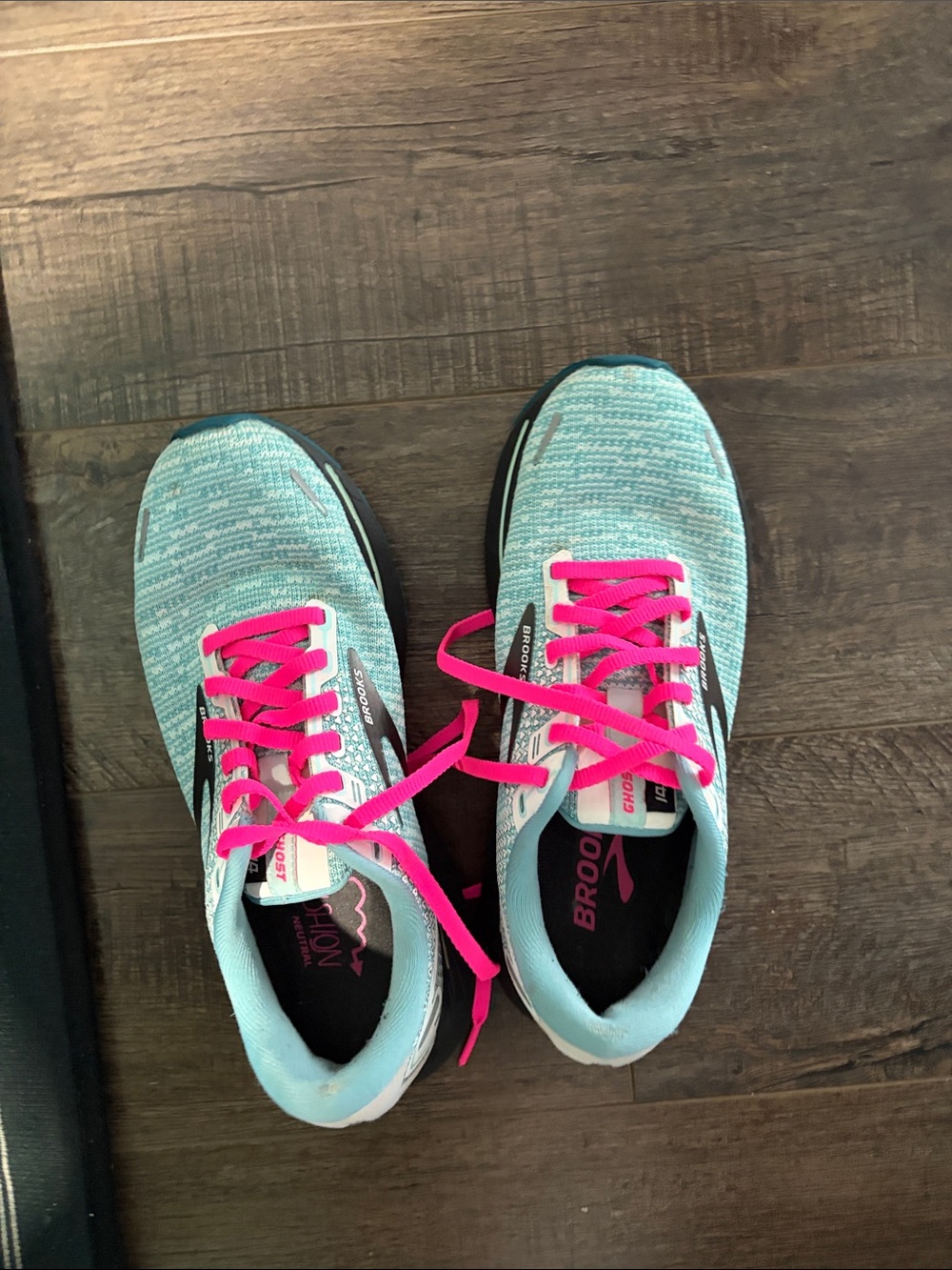 Brooks Women's Athletic Shoes - Aqua Upper with Hot Pink Laces